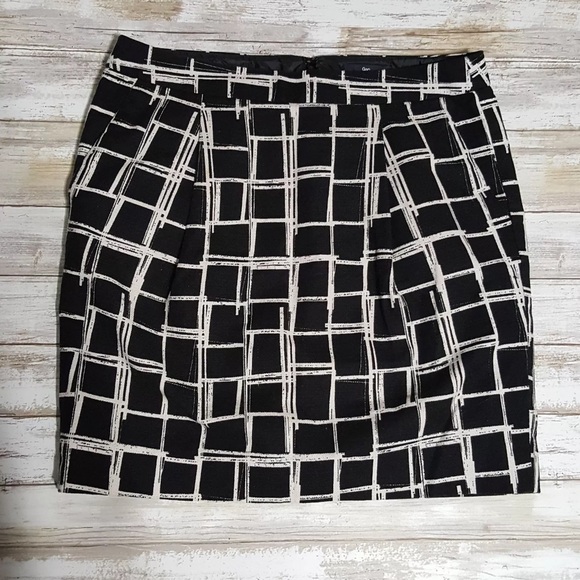 GAP Dresses & Skirts - Gap Beautiful Black & White Skirt Size 6